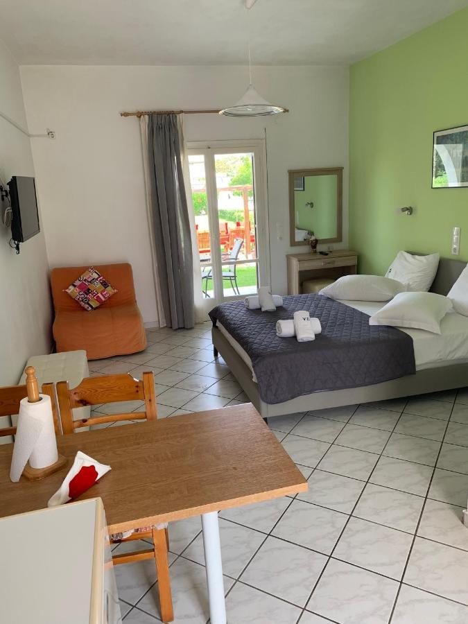 Eleftheria Studios And Apartments Acharavi  Ngoại thất bức ảnh