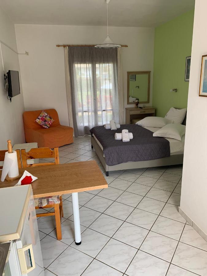 Eleftheria Studios And Apartments Acharavi  Ngoại thất bức ảnh