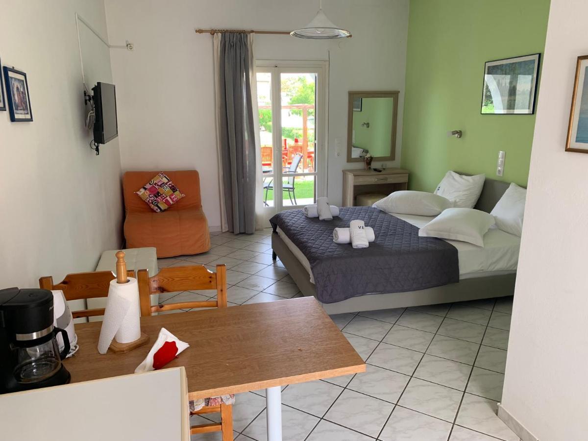 Eleftheria Studios And Apartments Acharavi  Ngoại thất bức ảnh