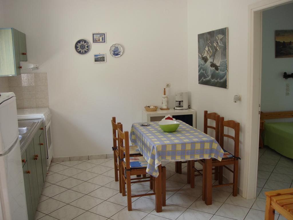 Eleftheria Studios And Apartments Acharavi  Phòng bức ảnh